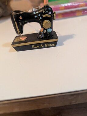 Hallmark Sewing Machine ornament, NWOT